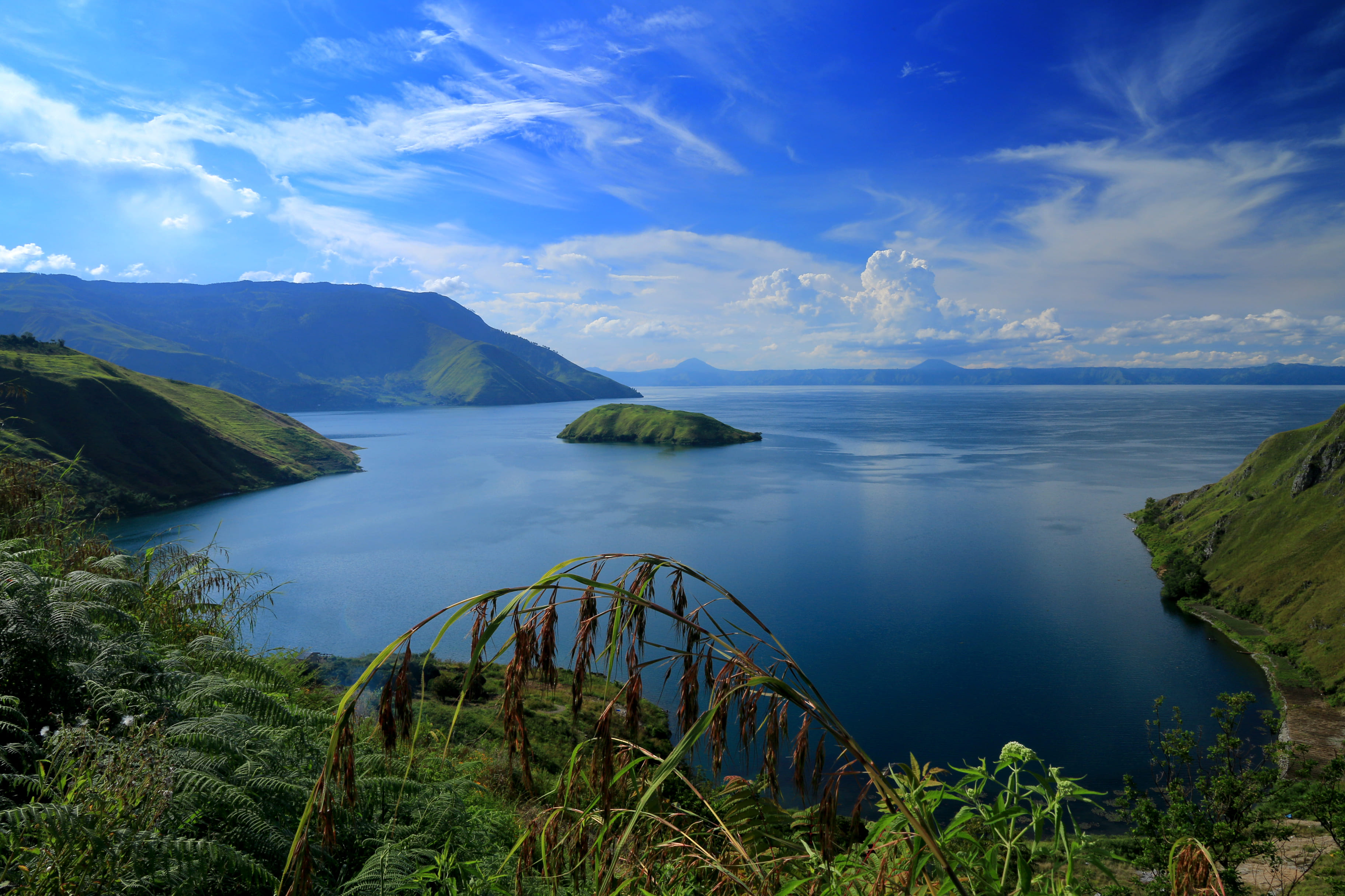 https://mdw-travel-data-us-east-1.s3.amazonaws.com/img/country/Indonesia/Taman-Huta-Bolon-Simanindo/img_02.jpg