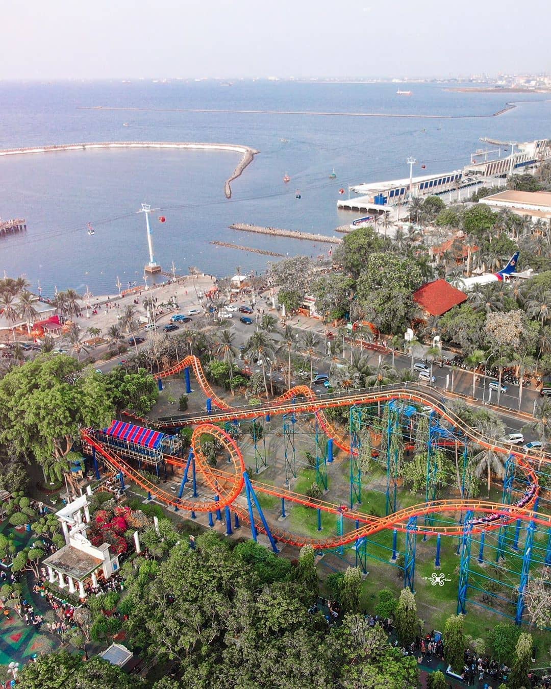 https://mdw-travel-data-us-east-1.s3.amazonaws.com/img/country/Indonesia/Taman-Impian-Jaya-Ancol/img_03.jpg