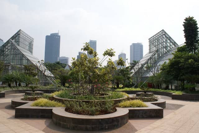 https://mdw-travel-data-us-east-1.s3.amazonaws.com/img/country/Indonesia/Taman-Menteng/img_00.jpg