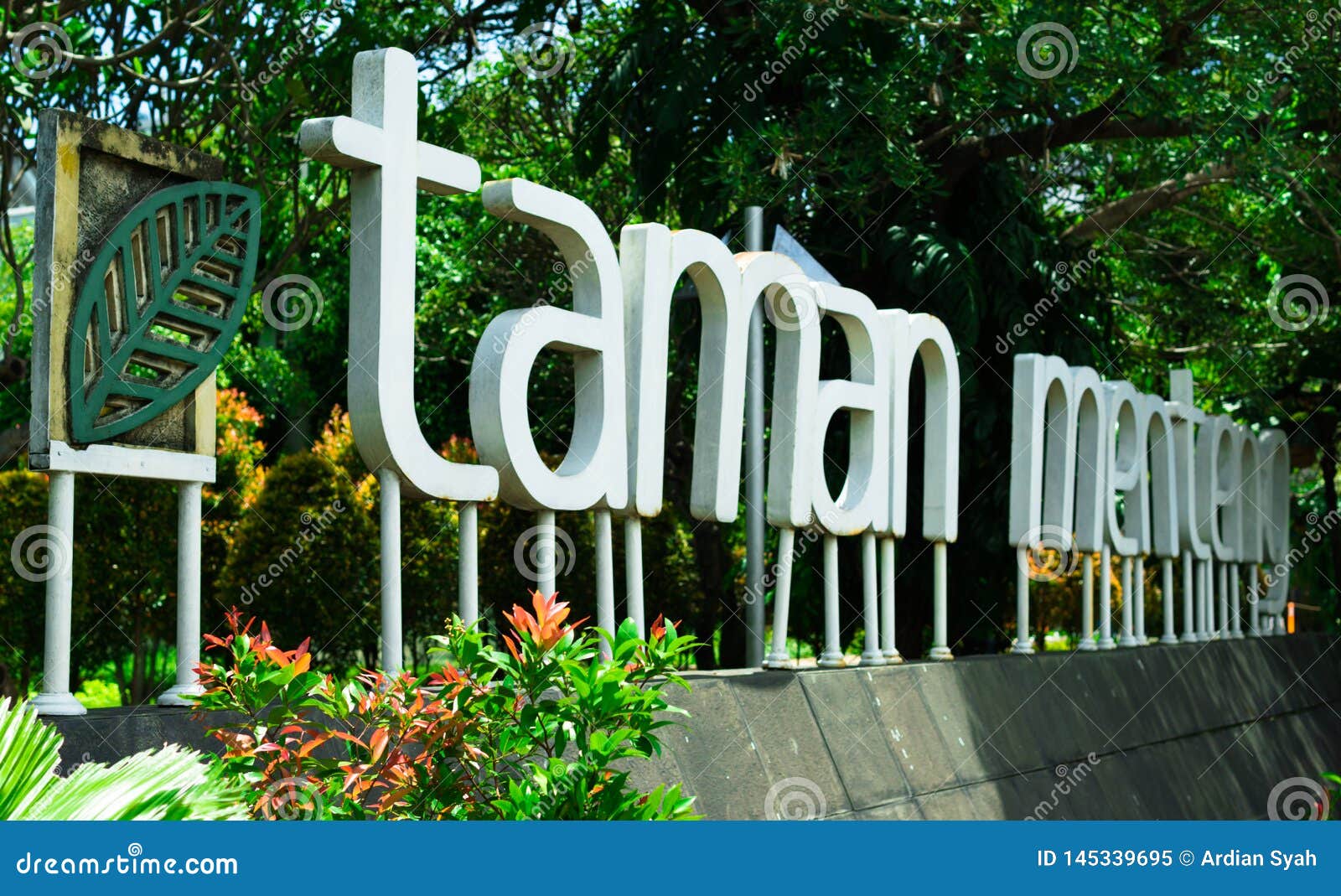 https://mdw-travel-data-us-east-1.s3.amazonaws.com/img/country/Indonesia/Taman-Menteng/img_01.jpg