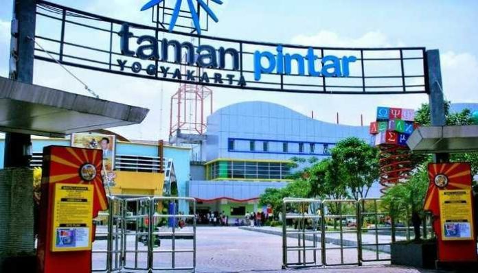 https://mdw-travel-data-us-east-1.s3.amazonaws.com/img/country/Indonesia/Taman-Pintar-Yogyakarta/img_03.jpg