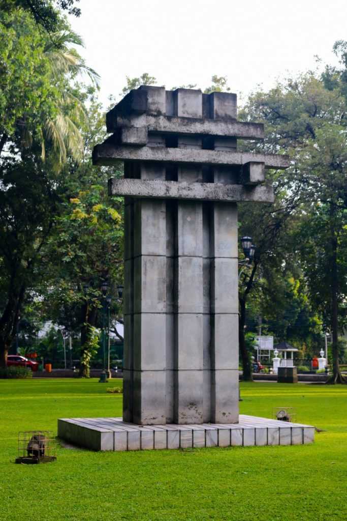 https://mdw-travel-data-us-east-1.s3.amazonaws.com/img/country/Indonesia/Taman-Suropati/img_03.jpg