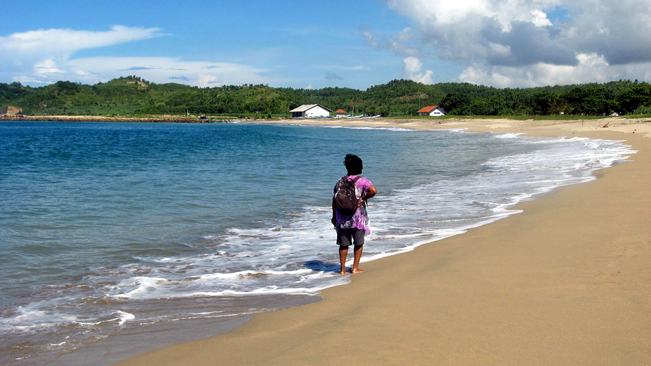 https://mdw-travel-data-us-east-1.s3.amazonaws.com/img/country/Indonesia/Tambakrejo-Beach/img_03.jpg