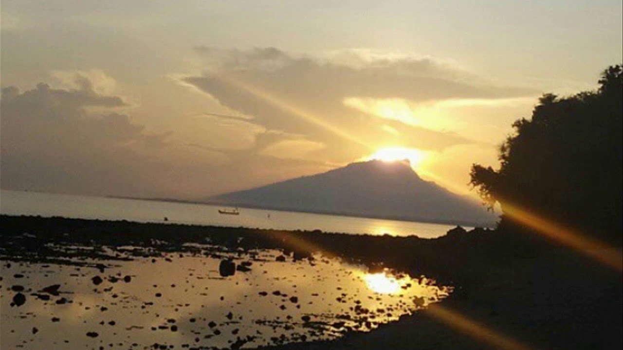 https://mdw-travel-data-us-east-1.s3.amazonaws.com/img/country/Indonesia/Tampora-Beach/img_01.jpg