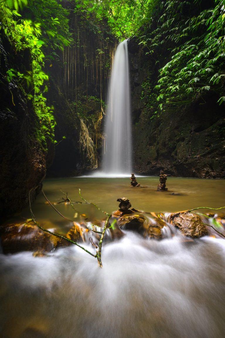 https://mdw-travel-data-us-east-1.s3.amazonaws.com/img/country/Indonesia/Tancak-Waterfall/img_03.jpg