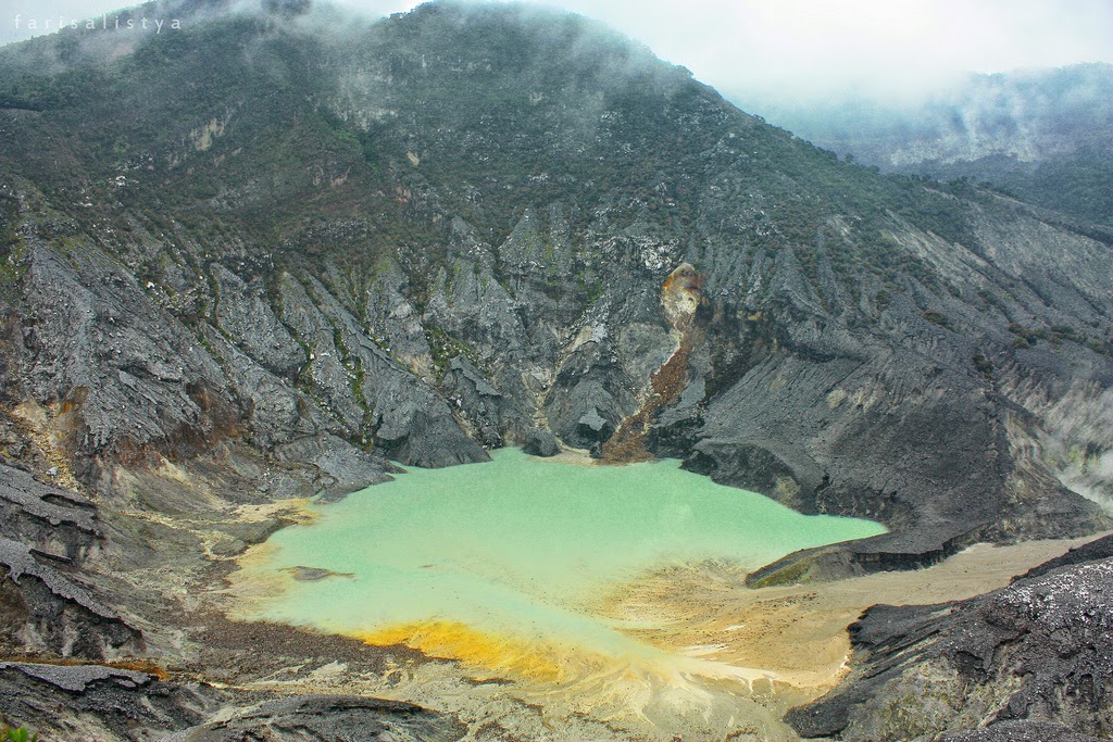https://mdw-travel-data-us-east-1.s3.amazonaws.com/img/country/Indonesia/Tangkuban-Perahu/img_02.jpg