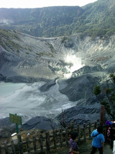 https://mdw-travel-data-us-east-1.s3.amazonaws.com/img/country/Indonesia/Tangkuban-Perahu/img_03.jpg