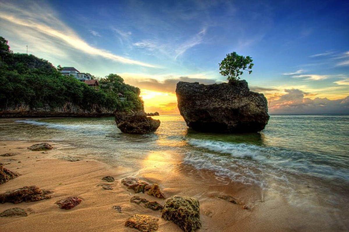 https://mdw-travel-data-us-east-1.s3.amazonaws.com/img/country/Indonesia/Tanjung-Benoa-Beach/img_01.jpg
