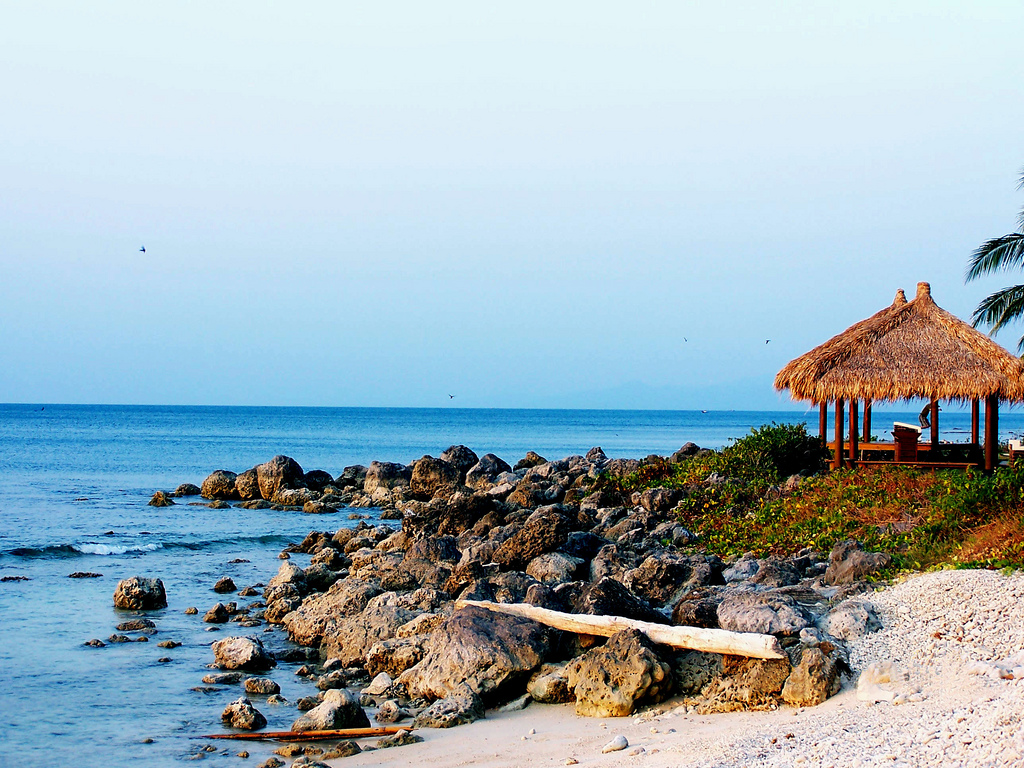 https://mdw-travel-data-us-east-1.s3.amazonaws.com/img/country/Indonesia/Tanjung-Lesung-Beach/img_03.jpg