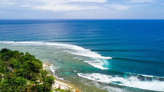 https://mdw-travel-data-us-east-1.s3.amazonaws.com/img/country/Indonesia/Tanjung-Setia-Beach/img_00.jpg
