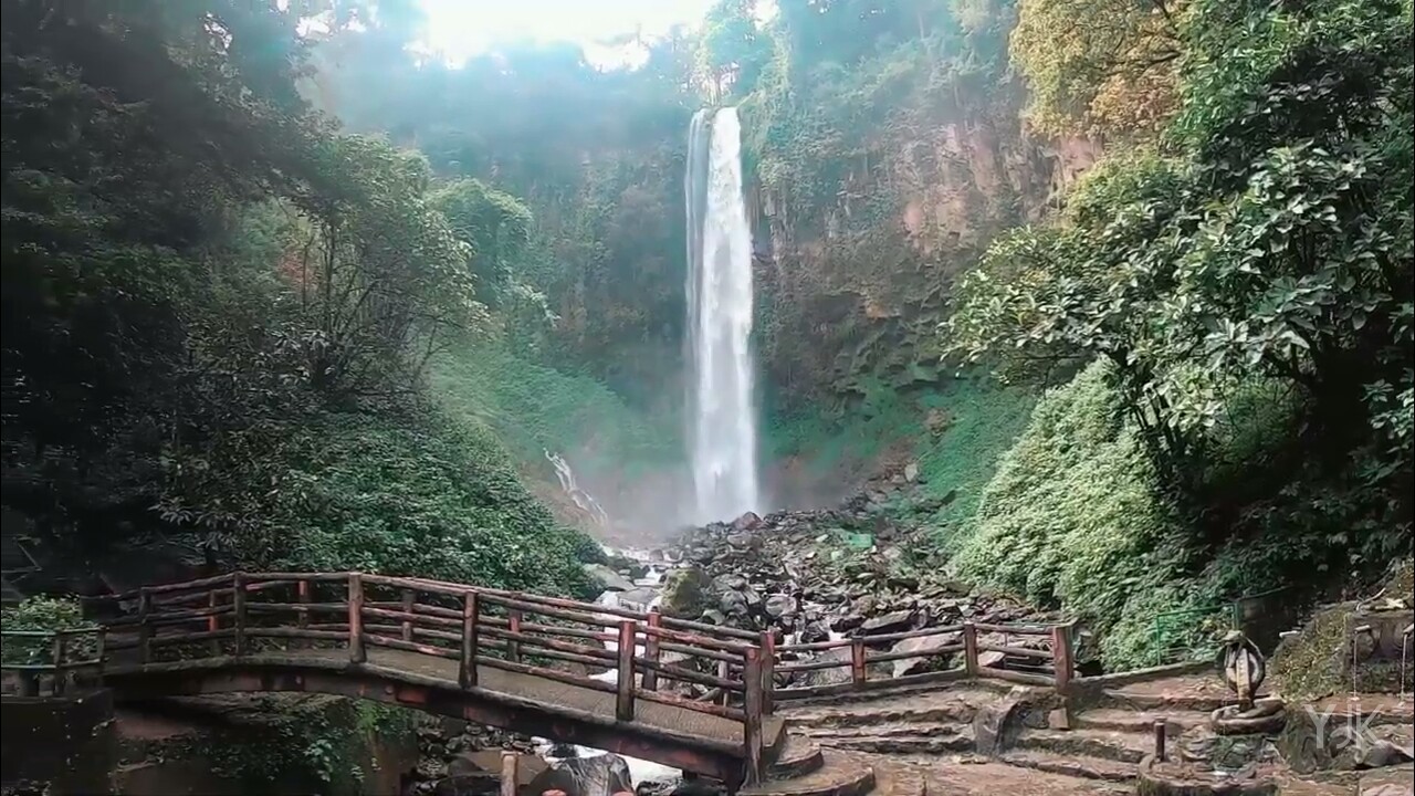 https://mdw-travel-data-us-east-1.s3.amazonaws.com/img/country/Indonesia/Tawangmangu/img_03.jpg