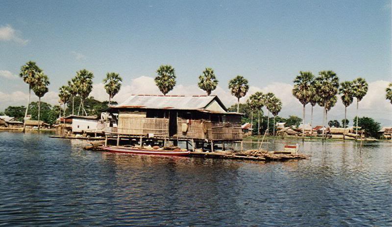 https://mdw-travel-data-us-east-1.s3.amazonaws.com/img/country/Indonesia/Tempe-Lake/img_01.jpg