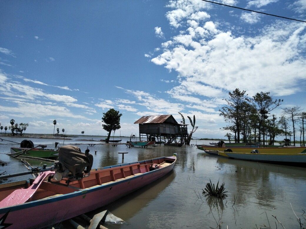 https://mdw-travel-data-us-east-1.s3.amazonaws.com/img/country/Indonesia/Tempe-Lake/img_02.jpg