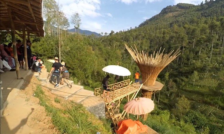 https://mdw-travel-data-us-east-1.s3.amazonaws.com/img/country/Indonesia/The-Lodge-Maribaya/img_01.jpg