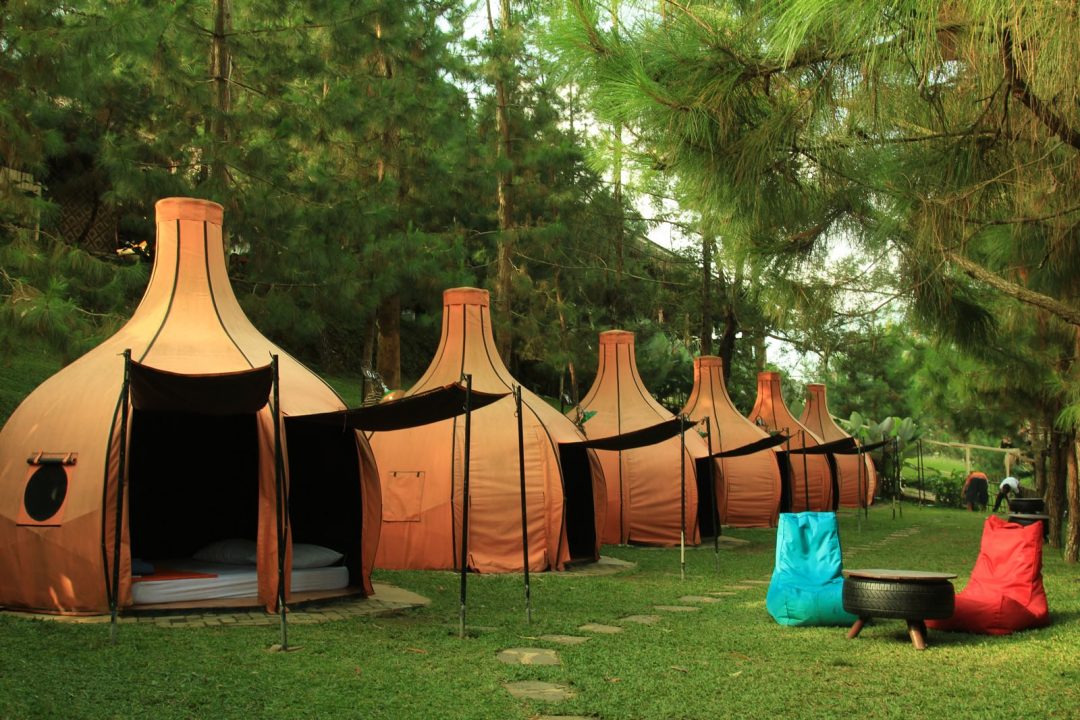 https://mdw-travel-data-us-east-1.s3.amazonaws.com/img/country/Indonesia/The-Lodge-Maribaya/img_03.jpg