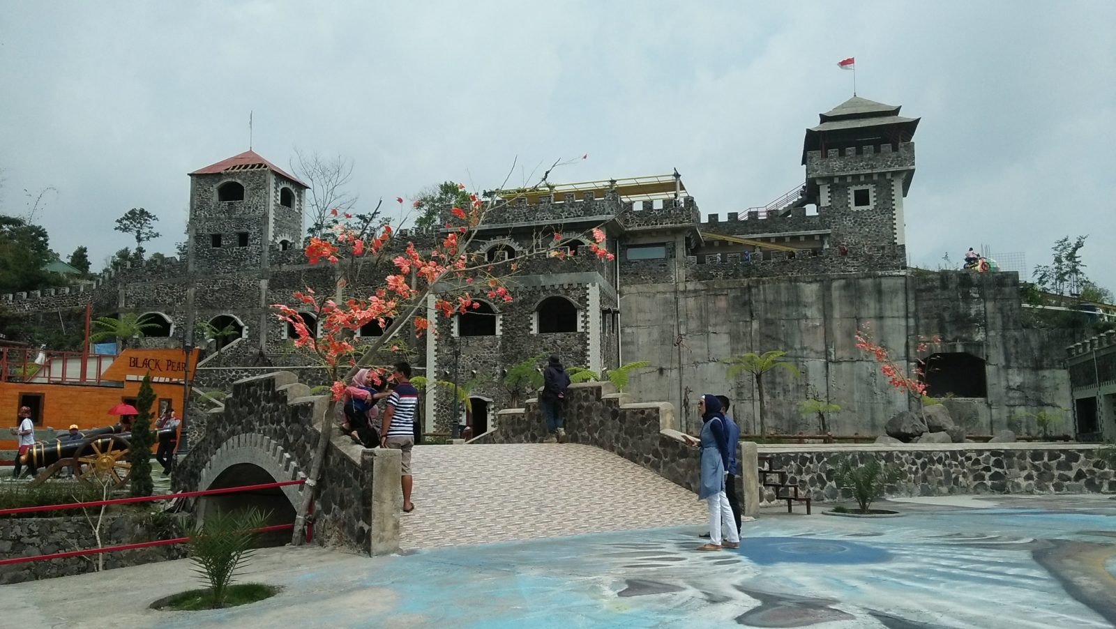 https://mdw-travel-data-us-east-1.s3.amazonaws.com/img/country/Indonesia/The-Lost-World-Castle/img_00.jpg
