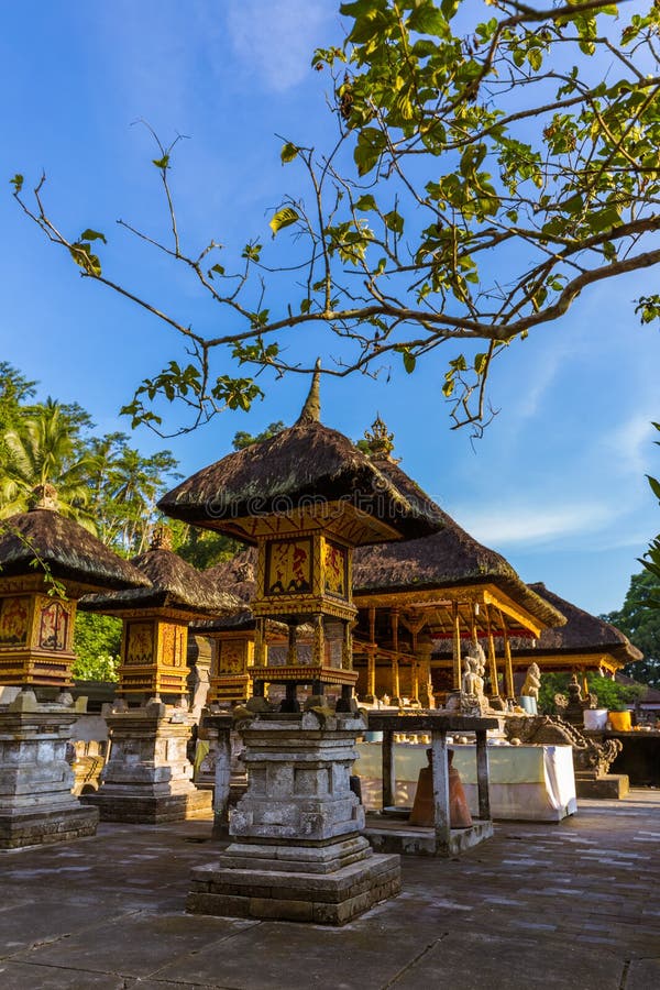 https://mdw-travel-data-us-east-1.s3.amazonaws.com/img/country/Indonesia/Tirta-Empul-Temple/img_01.jpg
