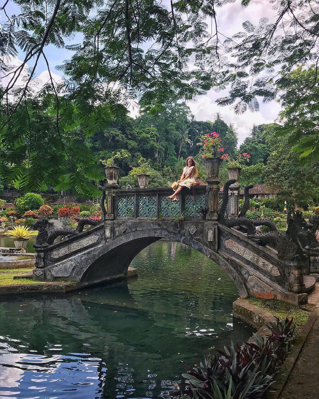 https://mdw-travel-data-us-east-1.s3.amazonaws.com/img/country/Indonesia/Tirta-Gangga/img_03.jpg