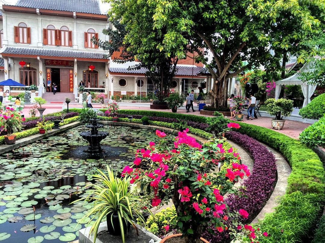 https://mdw-travel-data-us-east-1.s3.amazonaws.com/img/country/Indonesia/Tjong-Yong-Hian-Gallery/img_00.jpg