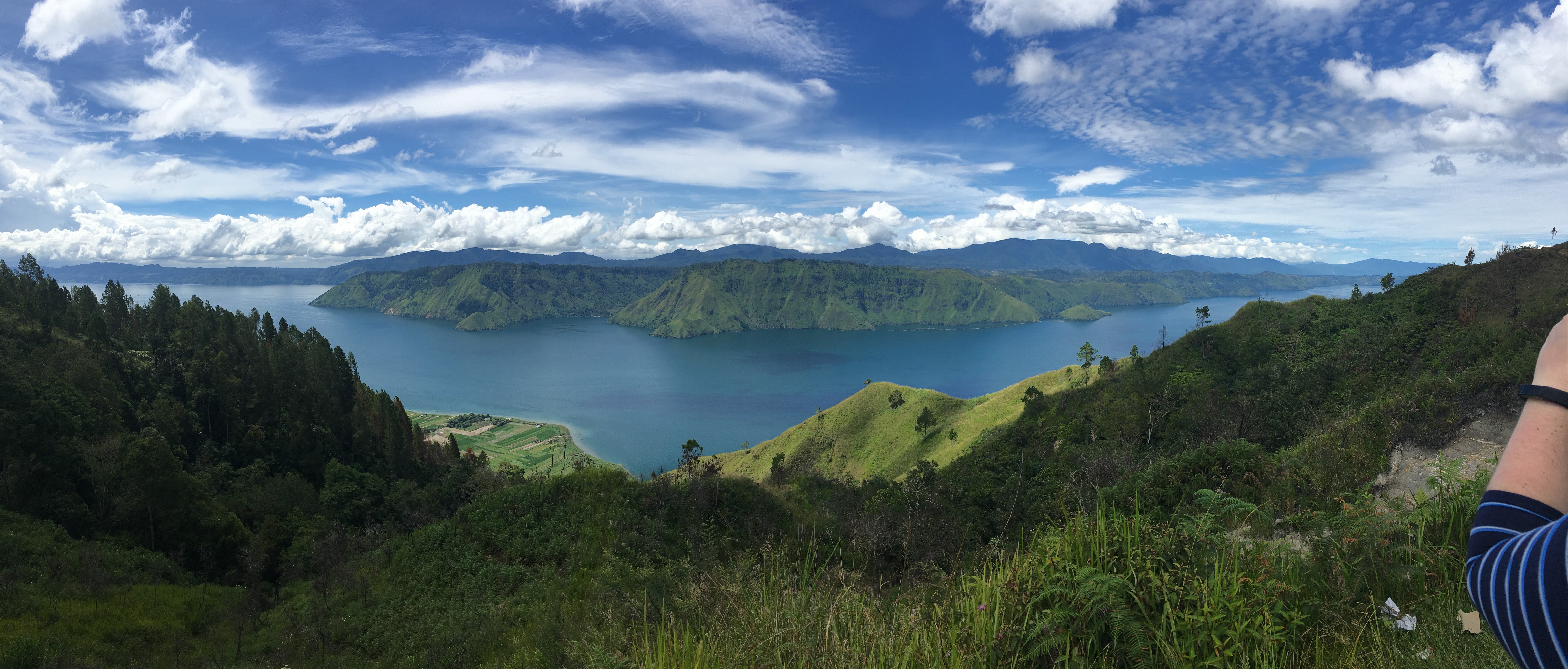 https://mdw-travel-data-us-east-1.s3.amazonaws.com/img/country/Indonesia/Toba-Caldera-Geopark/img_01.jpg