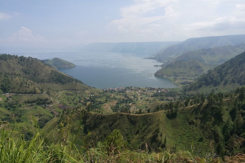 https://mdw-travel-data-us-east-1.s3.amazonaws.com/img/country/Indonesia/Toba-Caldera-Geopark/img_02.jpg