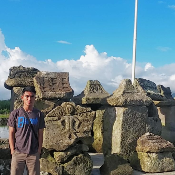 https://mdw-travel-data-us-east-1.s3.amazonaws.com/img/country/Indonesia/Tomohon-Waruga/img_02.jpg