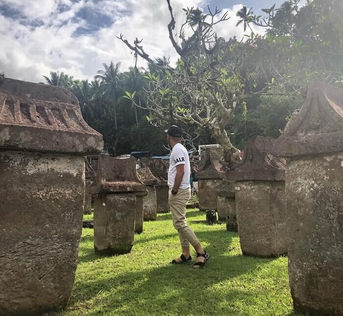 https://mdw-travel-data-us-east-1.s3.amazonaws.com/img/country/Indonesia/Tomohon-Waruga/img_03.jpg