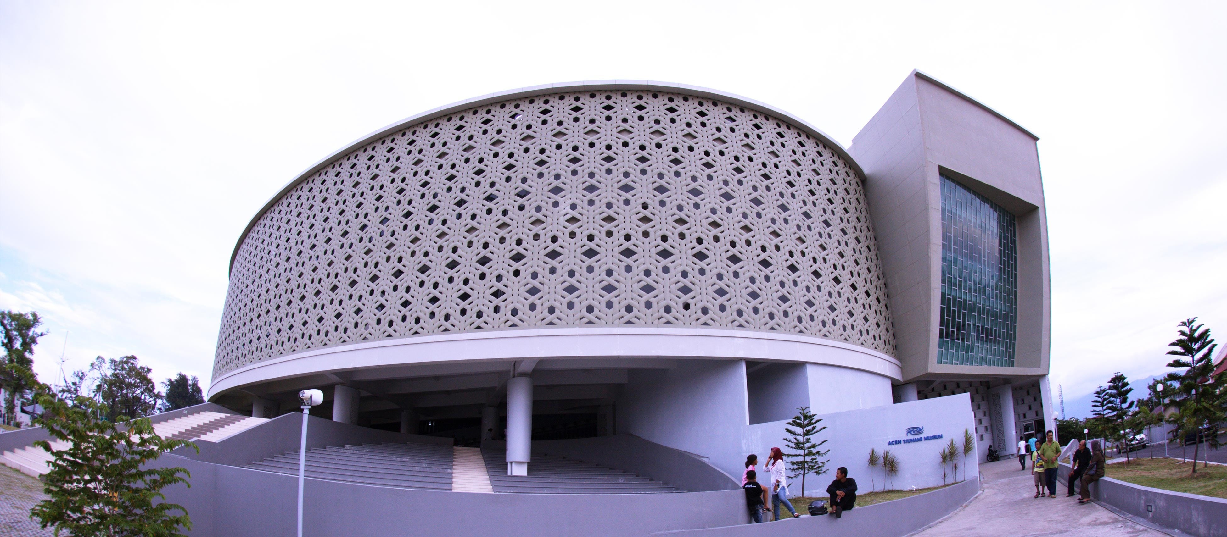 https://mdw-travel-data-us-east-1.s3.amazonaws.com/img/country/Indonesia/Tsunami-Museum/img_01.jpg