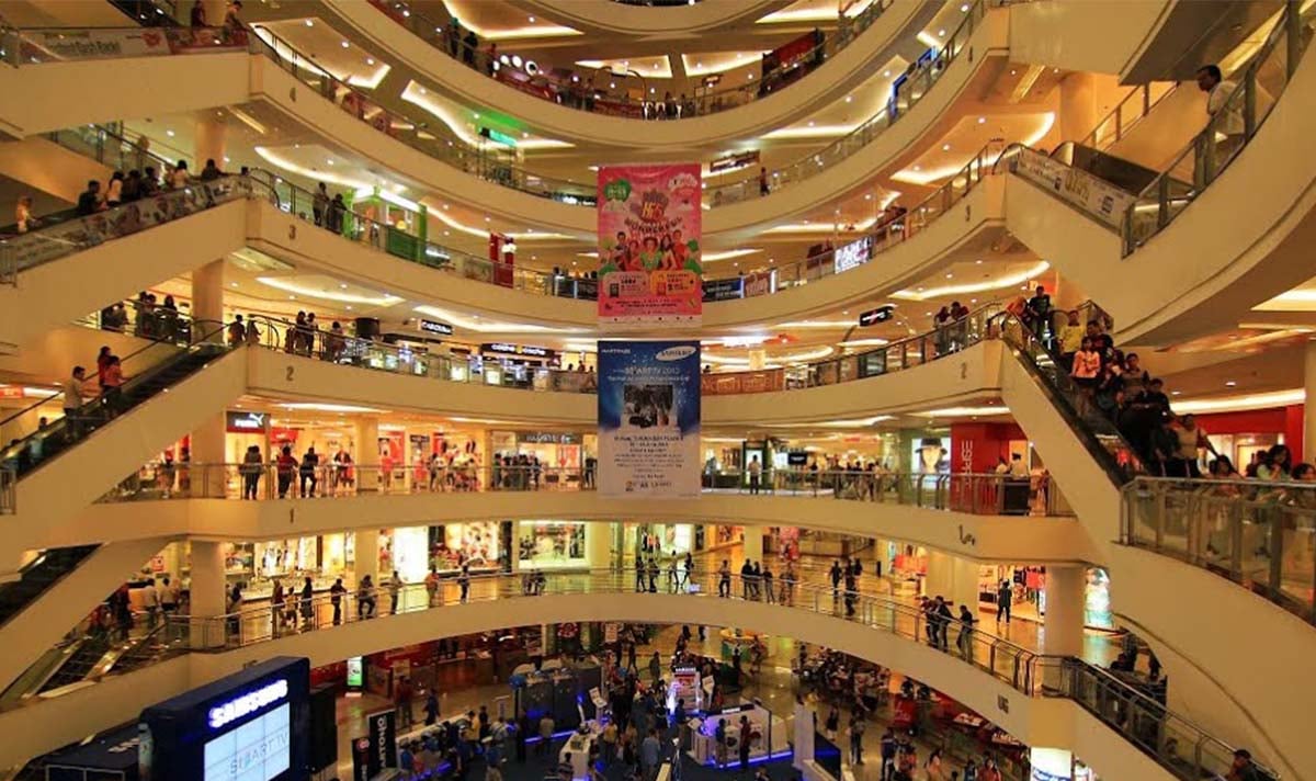 https://mdw-travel-data-us-east-1.s3.amazonaws.com/img/country/Indonesia/Tunjungan-Plaza/img_01.jpg
