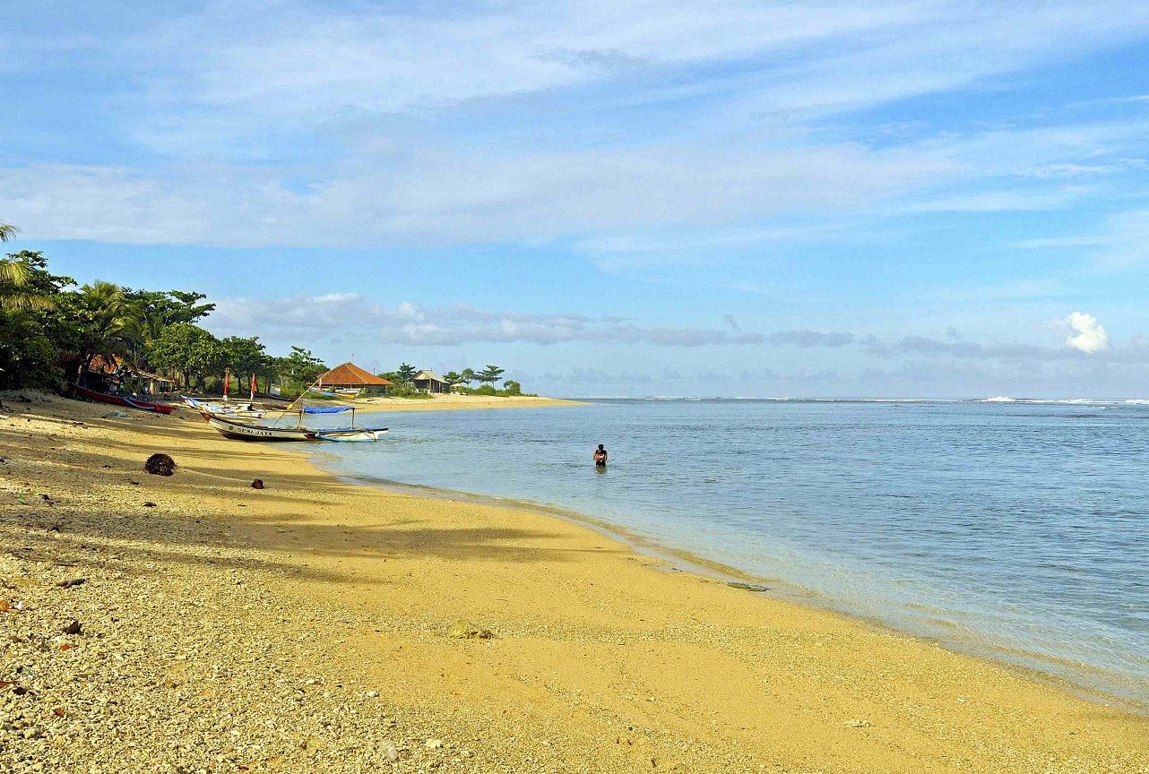 https://mdw-travel-data-us-east-1.s3.amazonaws.com/img/country/Indonesia/Ujung-Genteng-Beach/img_01.jpg