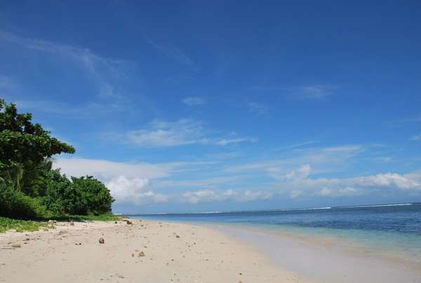 https://mdw-travel-data-us-east-1.s3.amazonaws.com/img/country/Indonesia/Ujung-Genteng-Beach/img_02.jpg