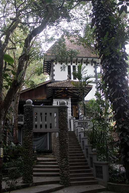 https://mdw-travel-data-us-east-1.s3.amazonaws.com/img/country/Indonesia/Ullen-Sentalu-Museum/img_03.jpg