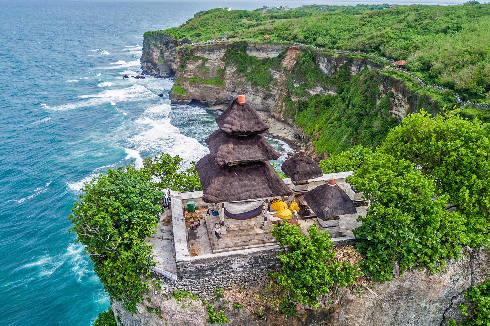 https://mdw-travel-data-us-east-1.s3.amazonaws.com/img/country/Indonesia/Uluwatu-Temple/img_01.jpg