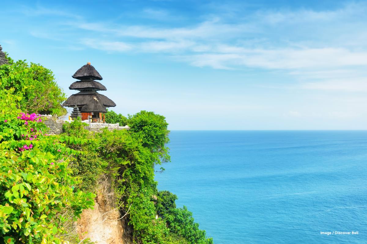 https://mdw-travel-data-us-east-1.s3.amazonaws.com/img/country/Indonesia/Uluwatu-Temple/img_02.jpg