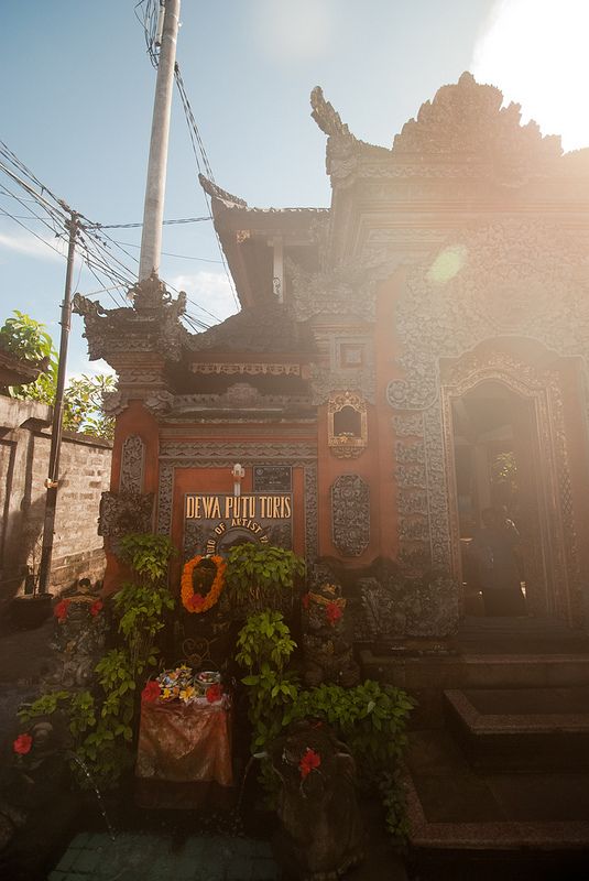 https://mdw-travel-data-us-east-1.s3.amazonaws.com/img/country/Indonesia/Umbul-Temple/img_01.jpg