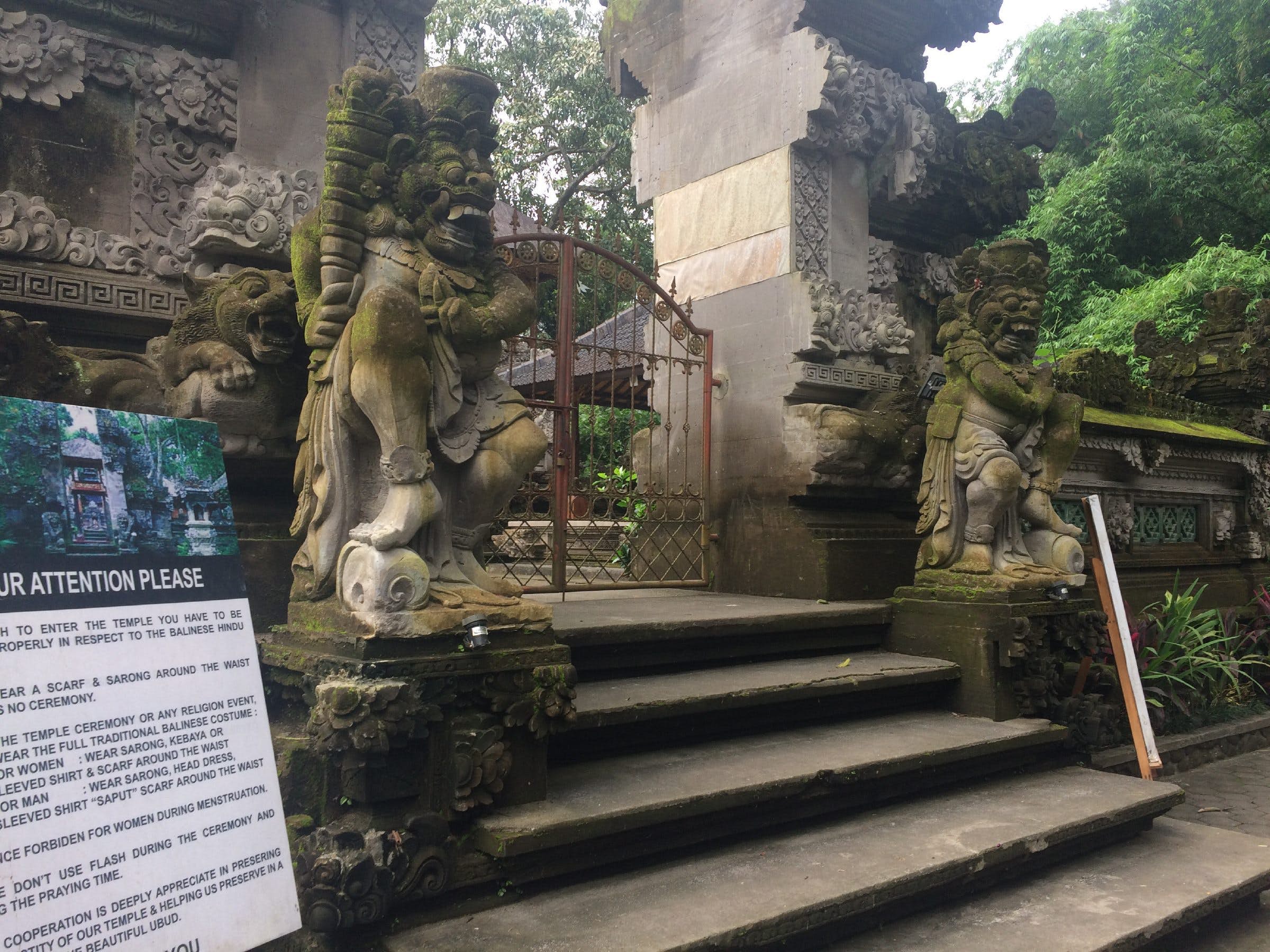https://mdw-travel-data-us-east-1.s3.amazonaws.com/img/country/Indonesia/Umbul-Temple/img_04.jpg