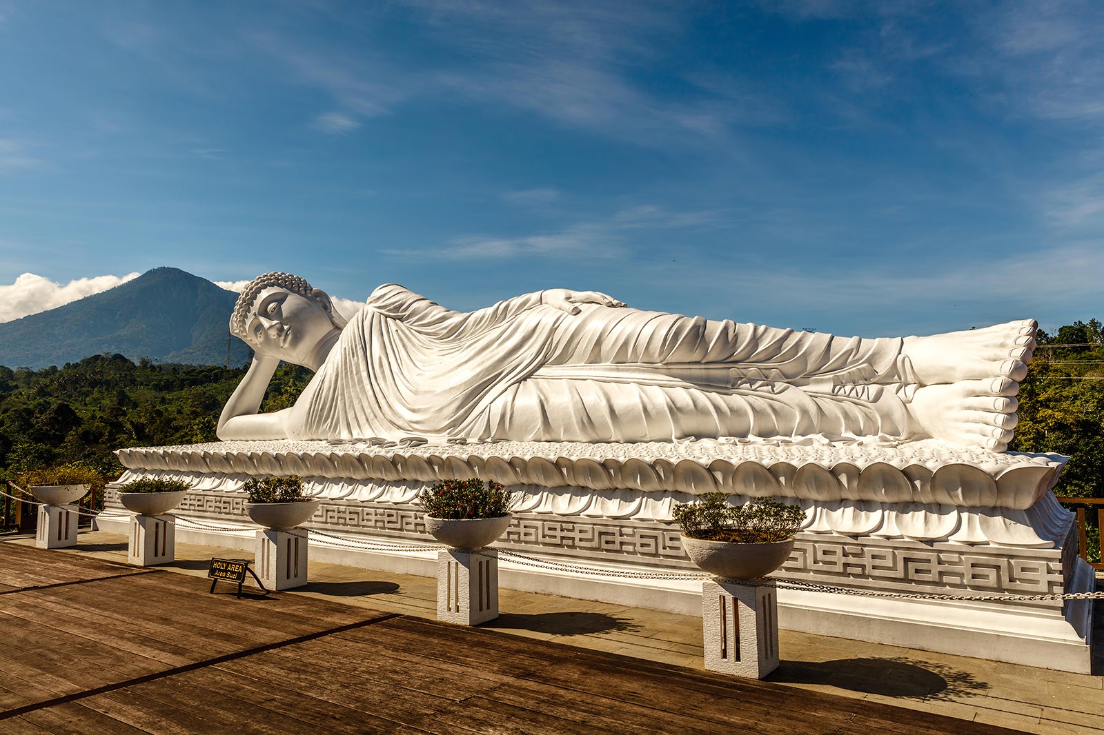 https://mdw-travel-data-us-east-1.s3.amazonaws.com/img/country/Indonesia/Vihara-Budhi-Bhakti/img_02.jpg