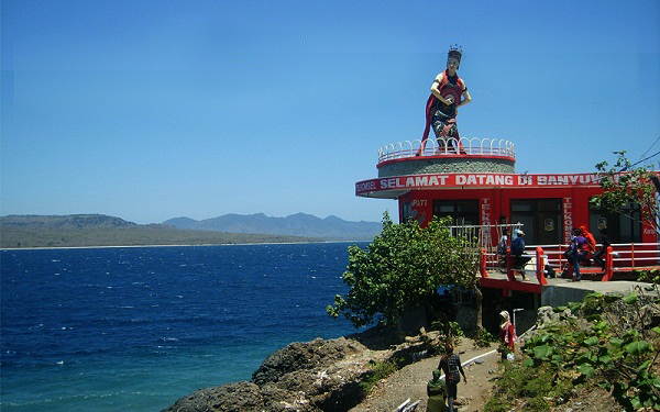 https://mdw-travel-data-us-east-1.s3.amazonaws.com/img/country/Indonesia/Watu-Dodol-Beach/img_01.jpg