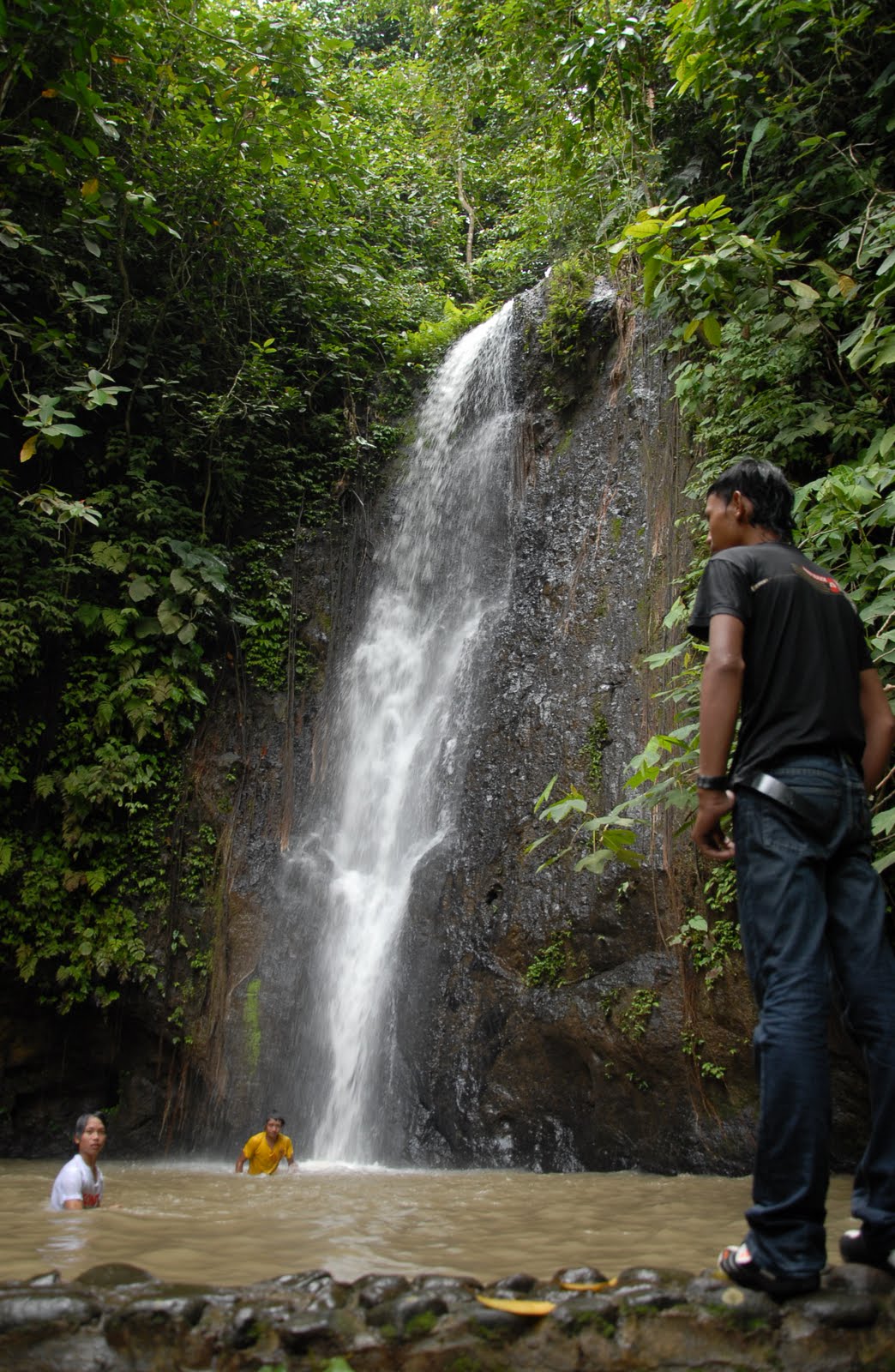 https://mdw-travel-data-us-east-1.s3.amazonaws.com/img/country/Indonesia/Way-Lalaan-Waterfall/img_01.jpg