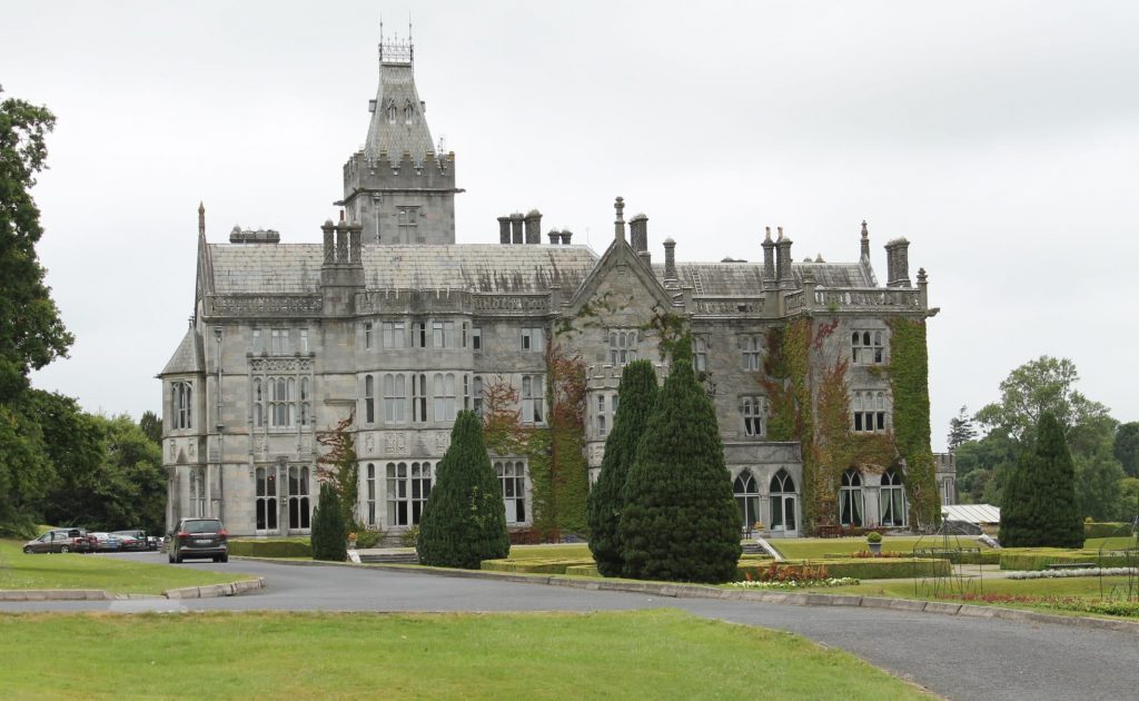 https://mdw-travel-data-us-east-1.s3.amazonaws.com/img/country/Ireland/Adare-Manor/img_03.jpg
