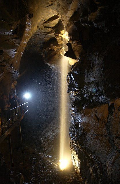 https://mdw-travel-data-us-east-1.s3.amazonaws.com/img/country/Ireland/Aillwee-Cave/img_02.jpg
