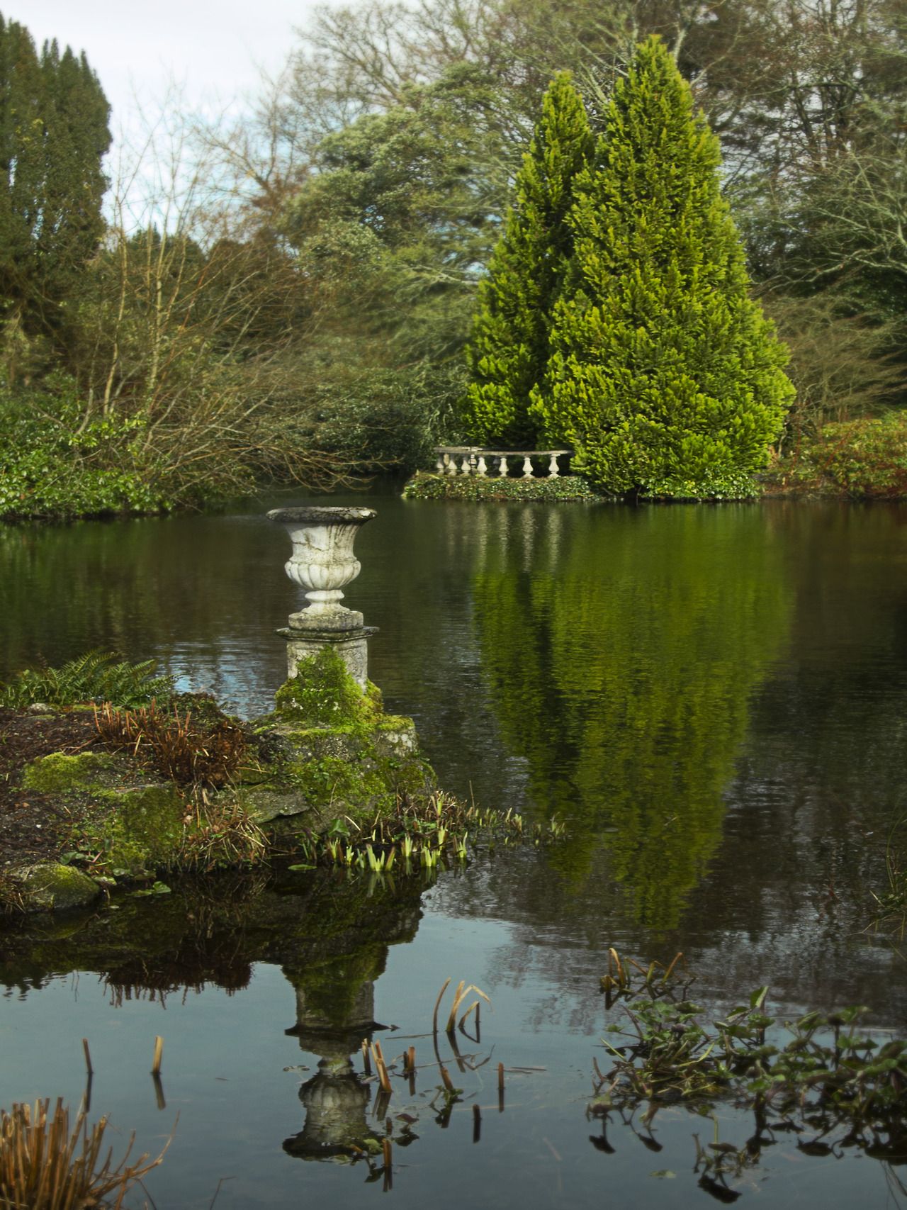 https://mdw-travel-data-us-east-1.s3.amazonaws.com/img/country/Ireland/Altamont-Gardens/img_01.jpg