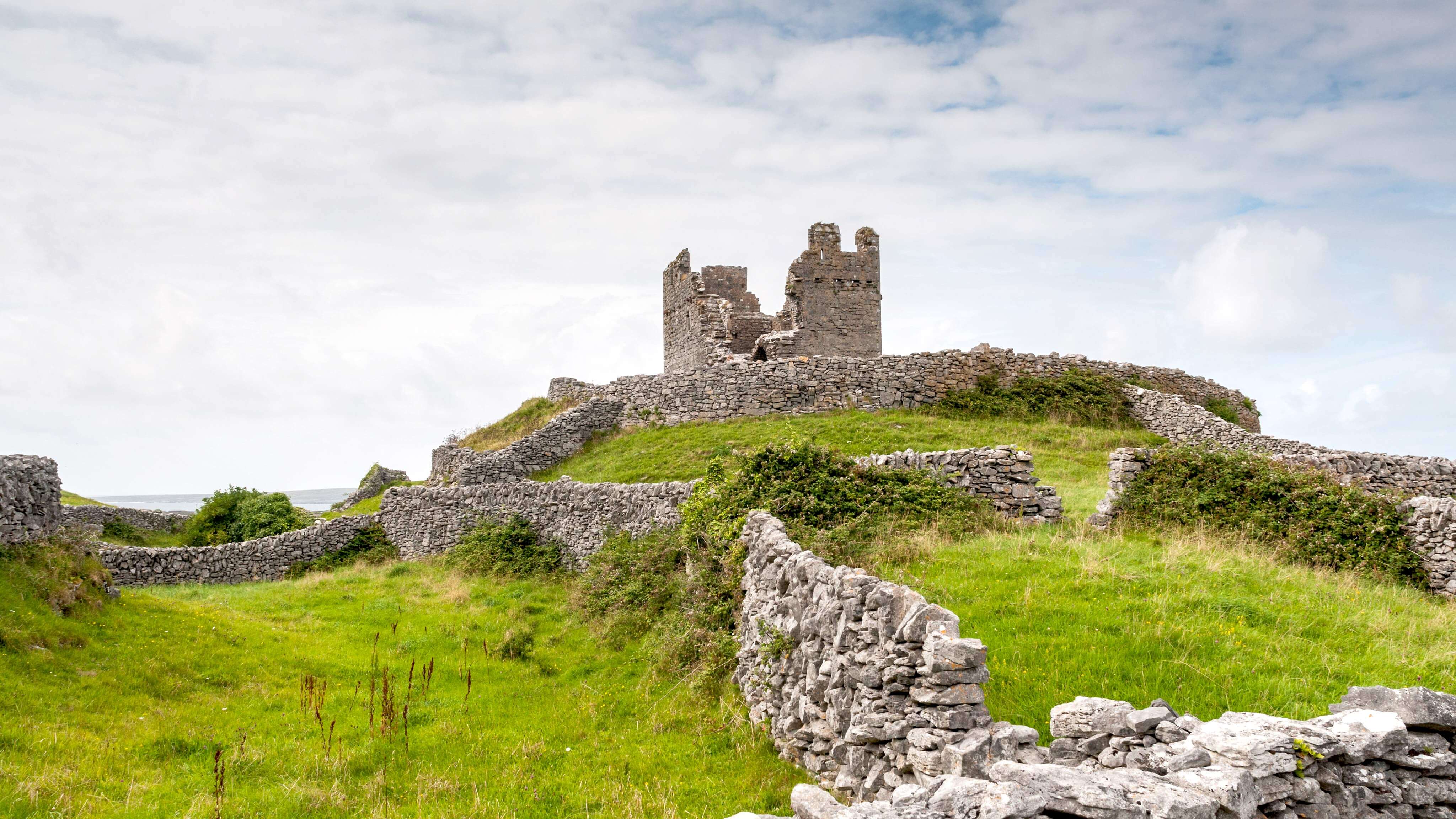 https://mdw-travel-data-us-east-1.s3.amazonaws.com/img/country/Ireland/Aran-Islands/img_01.jpg