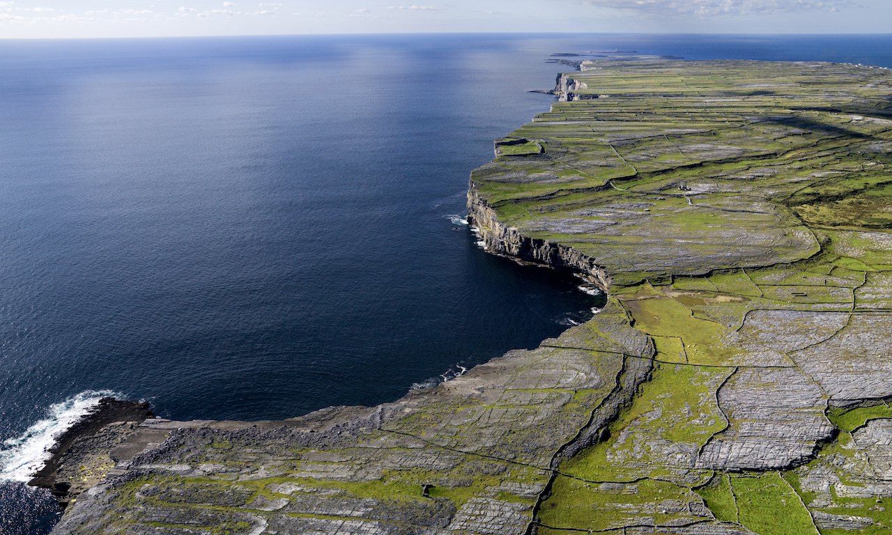 https://mdw-travel-data-us-east-1.s3.amazonaws.com/img/country/Ireland/Aran-Islands/img_02.jpg