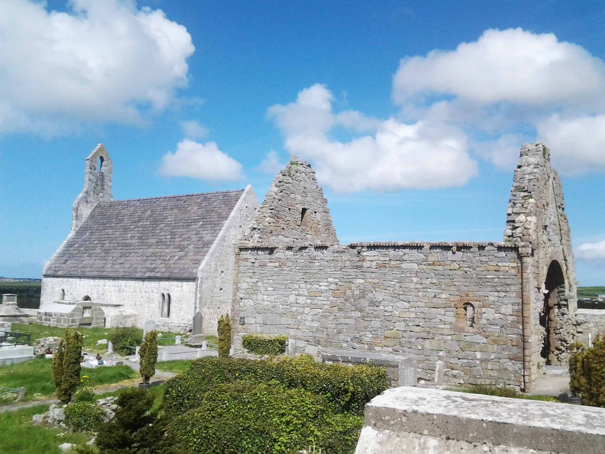 https://mdw-travel-data-us-east-1.s3.amazonaws.com/img/country/Ireland/Ardfert-Cathedral/img_02.jpg