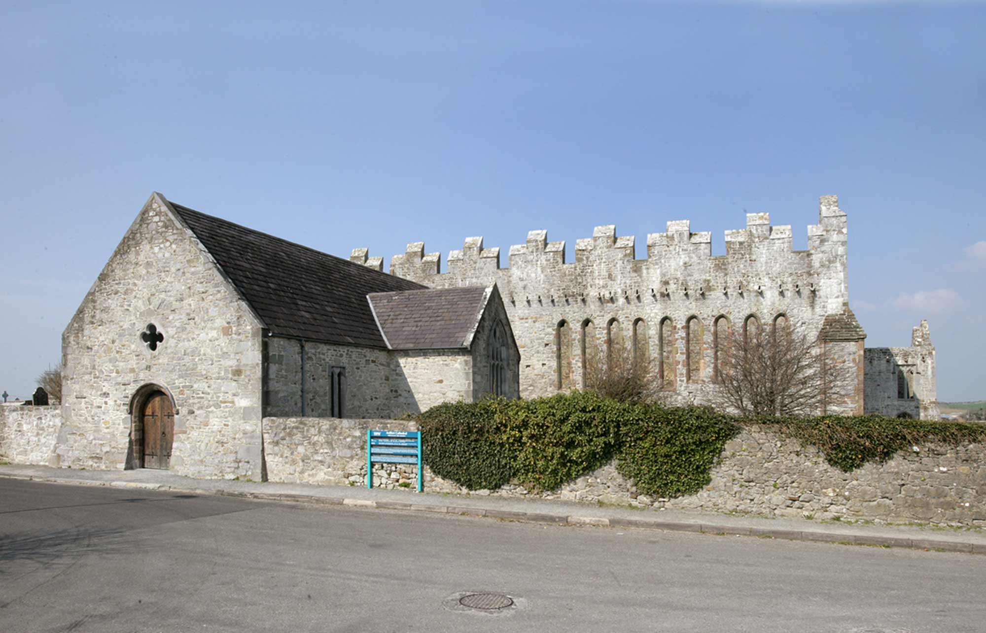 https://mdw-travel-data-us-east-1.s3.amazonaws.com/img/country/Ireland/Ardfert-Cathedral/img_03.jpg