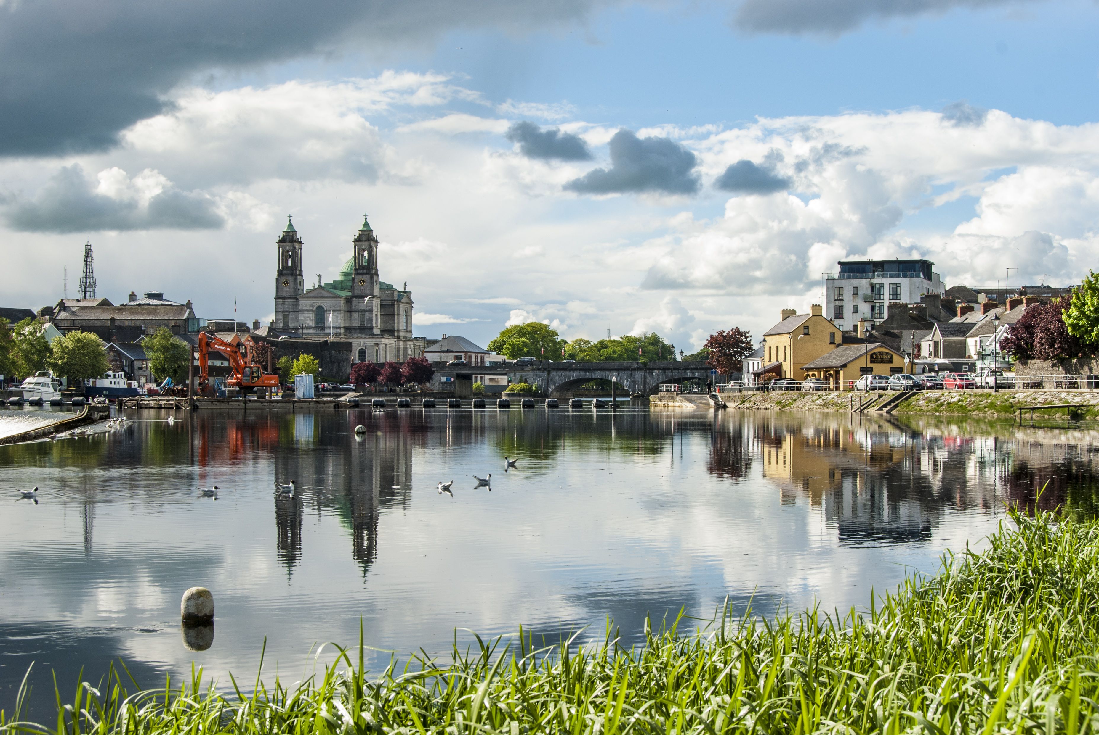 https://mdw-travel-data-us-east-1.s3.amazonaws.com/img/country/Ireland/Athlone-Boat-Tours/img_03.jpg