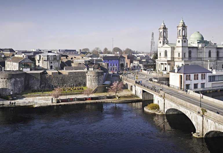 https://mdw-travel-data-us-east-1.s3.amazonaws.com/img/country/Ireland/Athlone-Castle/img_01.jpg