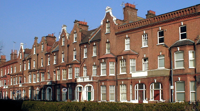 https://mdw-travel-data-us-east-1.s3.amazonaws.com/img/country/Ireland/Barons-Court-Estate/img_01.jpg