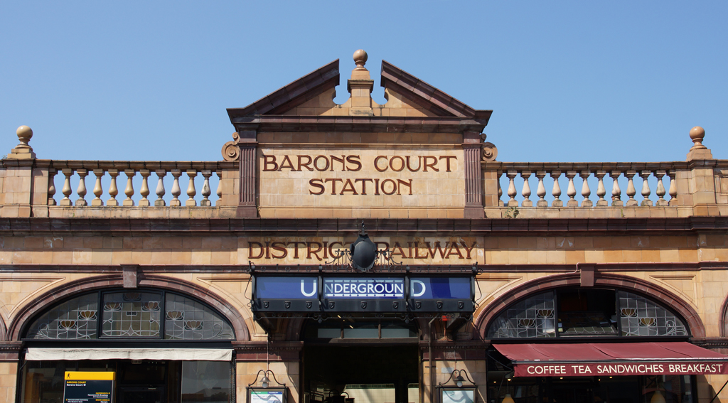 https://mdw-travel-data-us-east-1.s3.amazonaws.com/img/country/Ireland/Barons-Court-Estate/img_03.jpg